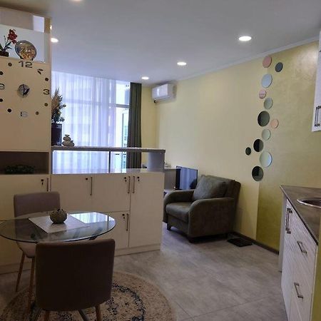Bat Towers Studia Appartement Batoemi Buitenkant foto